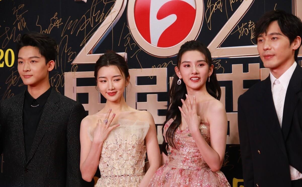 從陰影走向星光，自信力量引領(lǐng)下的黑皮膚女明星成長之路