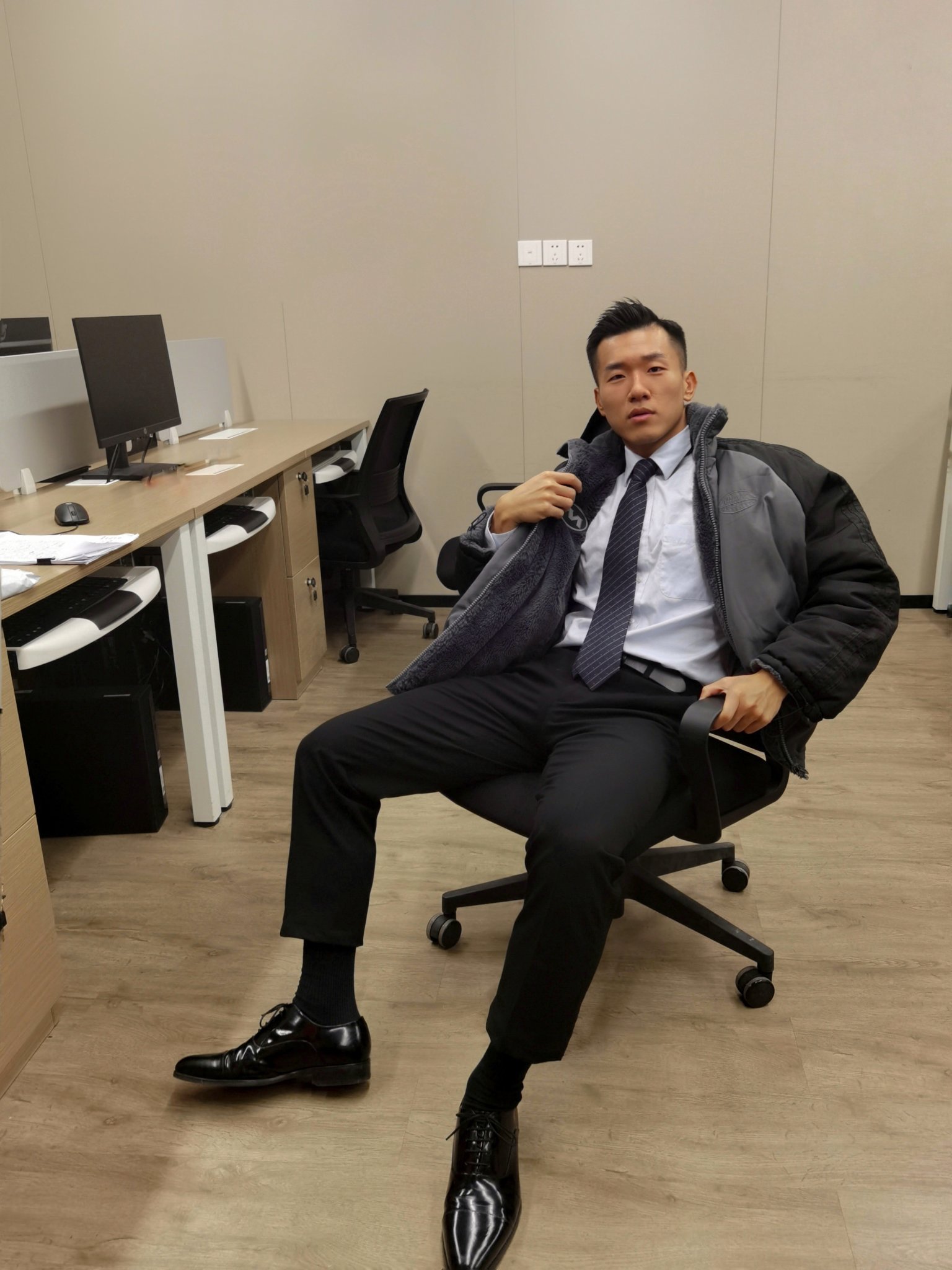 呆叔最新風采，新晉時尚偶像引領(lǐng)潮流新風尚