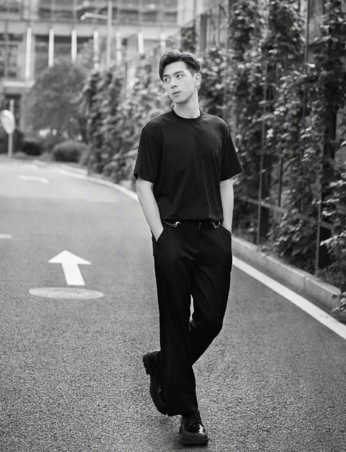 最新外劇盤(pán)點(diǎn)，勵(lì)志之旅啟程，展現(xiàn)變化中的自信與成就感！