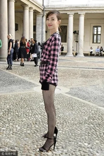 明星絲襪微博，變化中學(xué)習(xí)，自信成就夢想之路