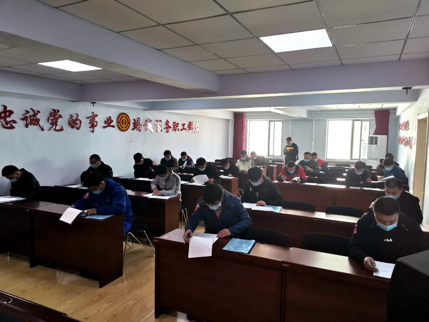 汽修技藝較量，時(shí)代的印記與技術(shù)的榮光競賽