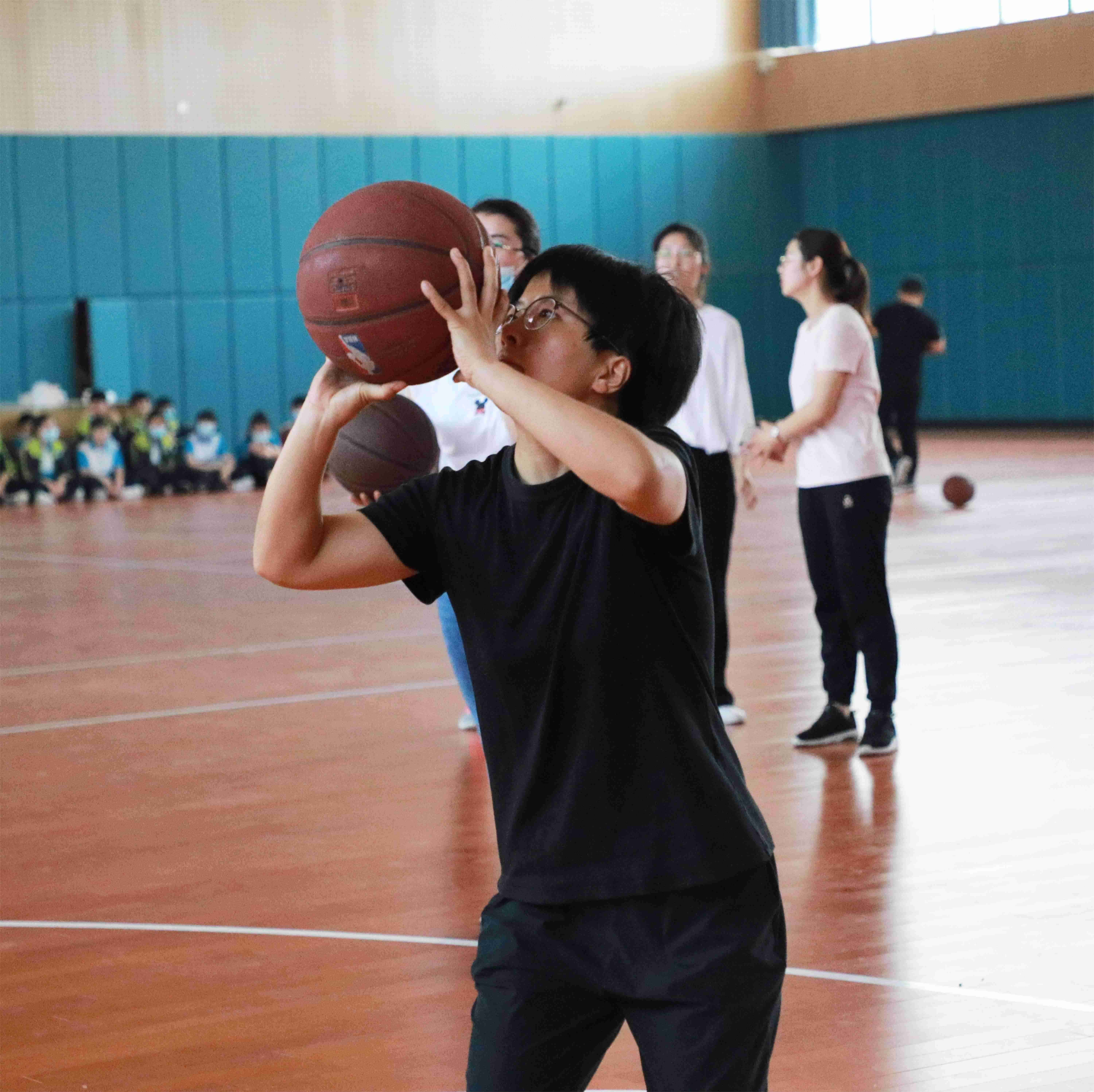 個人投籃比賽，班級競技風采展示