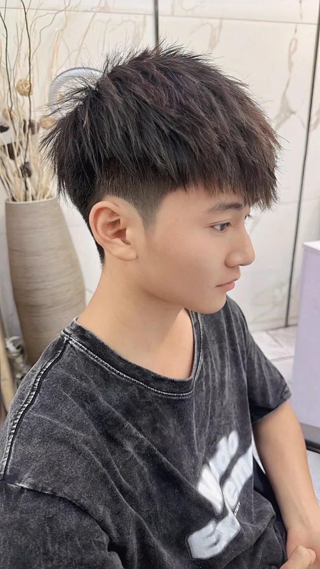時尚變遷，探索短發(fā)型風(fēng)潮與影響，展望2025最新流行趨勢