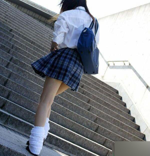 最新女校服，時(shí)代變遷中的校園風(fēng)尚標(biāo)志