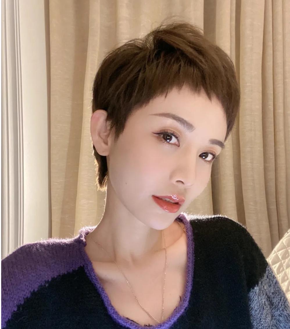 最新女生發(fā)型流行趨勢，時尚減齡發(fā)型指南